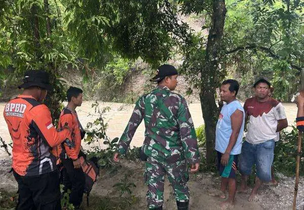 Tim SAR gabungan dari BPBD Bojonegoro, BASARNAS, Polsek Margomulyo, Koramil Margomulyo, SATPOL PP, Pemdes Margomulyo dan Masyarakat masih berupaya melakukan pencarian.