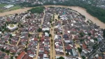 Foto selebaran yang diambil dan dirilis pada Selasa 4 Maret 2025 oleh Badan Nasional Penanggulangan Bencana (BNPB) ini menunjukkan gedung-gedung yang terendam banjir di Bekasi, Jawa Barat. (Foto oleh Handout/Badan Nasional Penanggulangan Bencana/AFP)