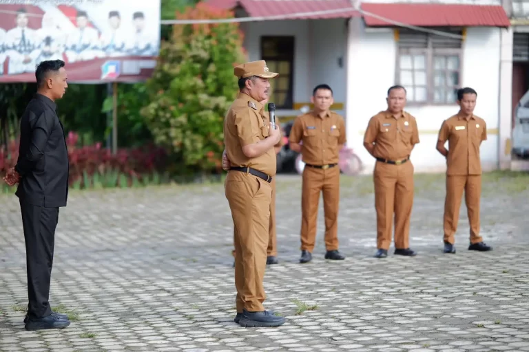 Bupati Kerinci Monadi langsung melakukan inspeksi mendadak (sidak) ke Dinas Pendidikan