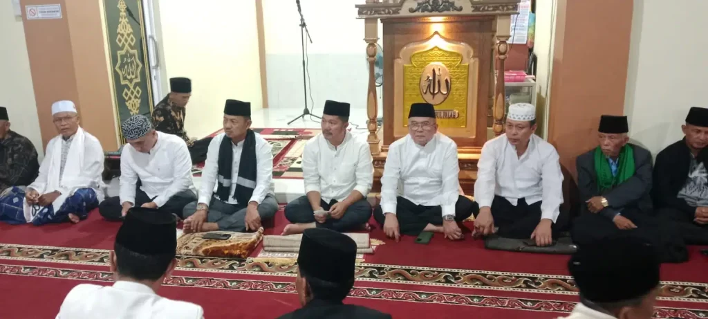 Bupati dan Wakil Kerinci Safari Ramadan di Air Hangat Timur