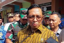 Kepala Komunikasi Presiden, Hasan Nasbi saat menemui wartawan usai meninjau pelaksanaan program makan bergizi gratis di SDN Sinduadi Timur, Kapanewon Mlati, Kabupaten Sleman, Jumat (17/01/2025)
