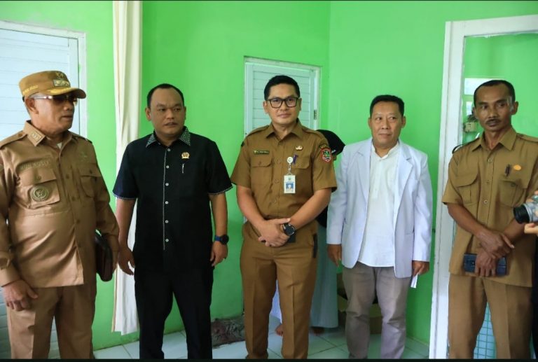 Bupati Kotabaru, H. Muhammad Rusli saat mengunjungi Rumah Sakit Umum Daerah. (Foto/Istimewa).