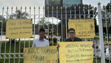 Dua mahasiswa asal Pelalawan menyampaikan kekecewaan kepada Gubernur Riau Abdul Wahid atas minimnya perhatian terhadap bencana banjir yang melanda sejumlah wilayah di Kabupaten Pelalawan.