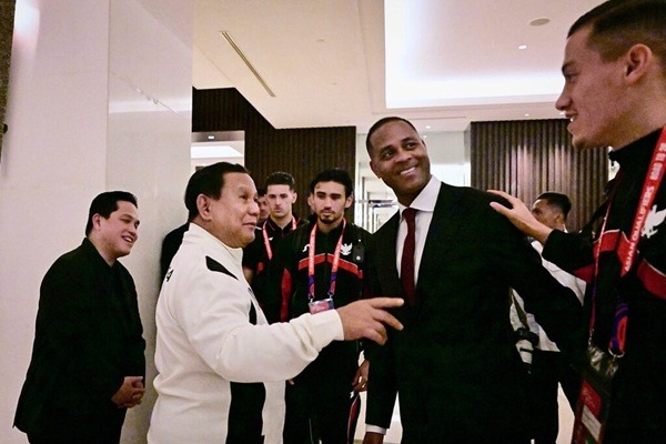 Presiden Prabowo Subianto memberikan dukungan kepada Timnas Indonesia. (Foto: BPMI Setpres)